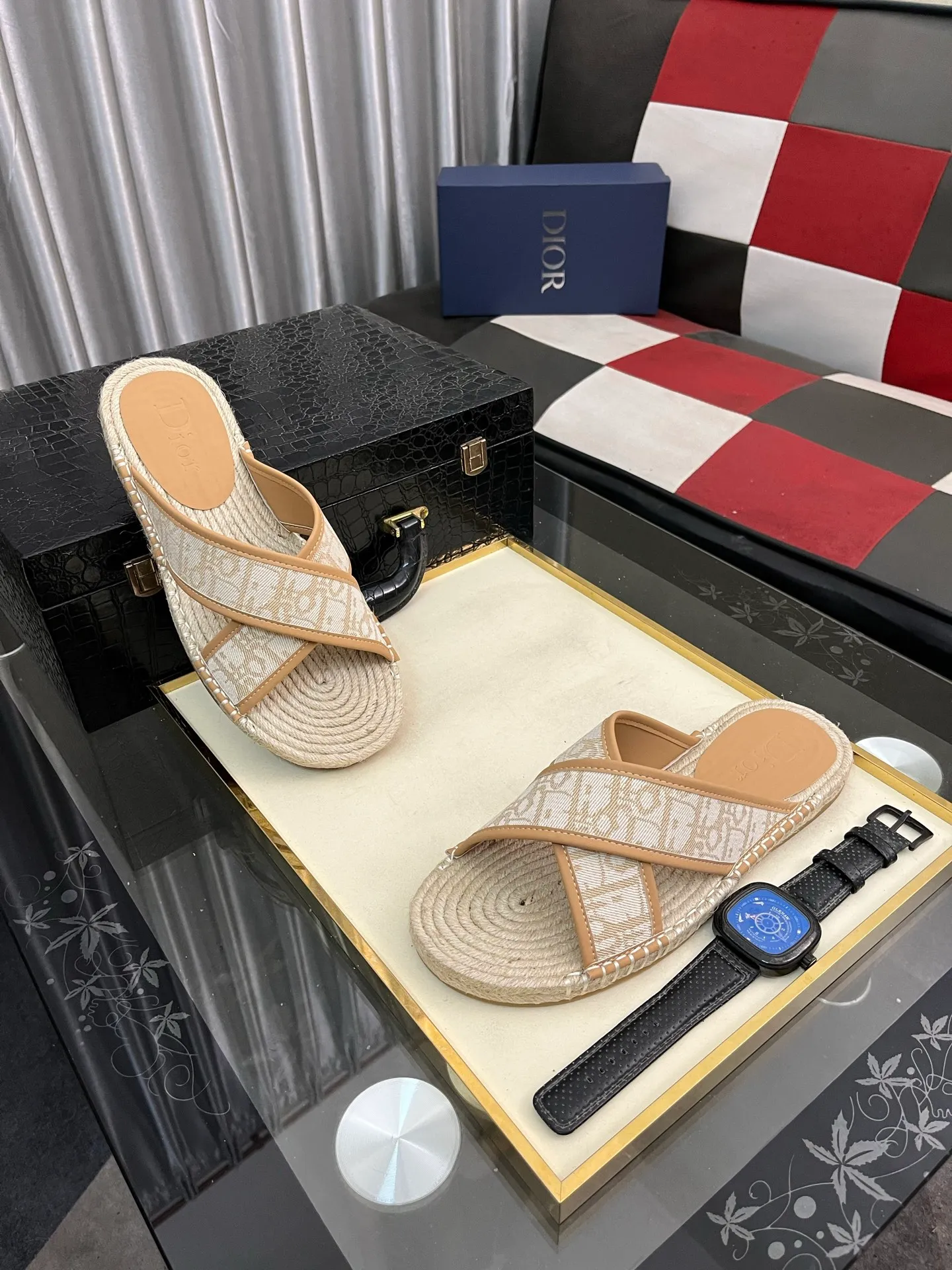 Men's shoes💰320⌚️⌚️DIOR Dior slippers New slippers are on sale simultaneously. Original materials imported from Italy. Fully imported sheepskin lining, sole: original sole provided by the original factory, exclusive movable molded sole, super comfortable, original factory follow-up goods, 🔍🔍high quality, can be entered and exited the counter at will, code number: 38-442️⃣colors available